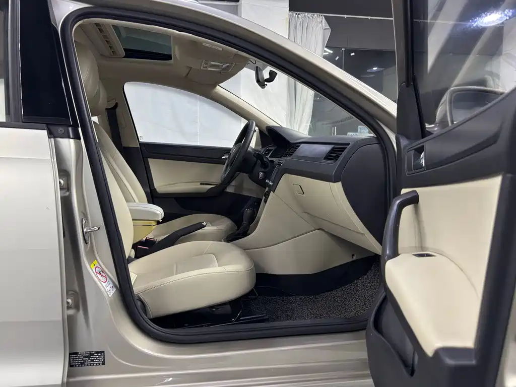 Skoda Rapid 2016 — фото 18