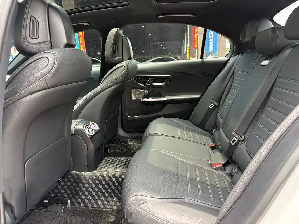Mercedes-Benz C-Class 2023 — фото 14