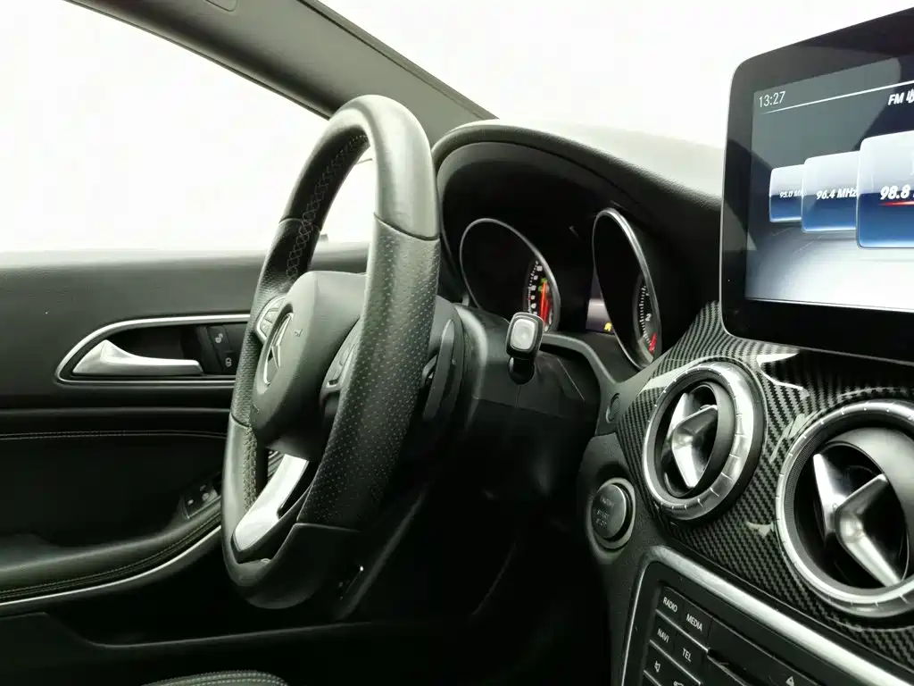 Mercedes-Benz CLA 2017 — фото 22