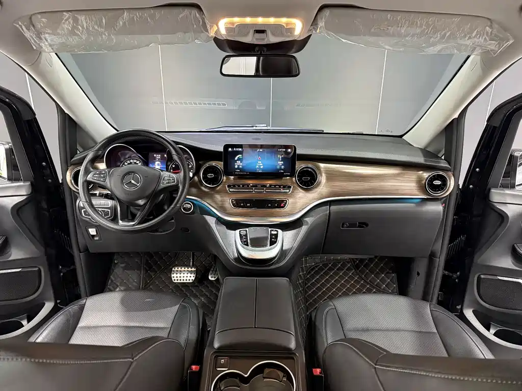 Mercedes-Benz V-Class 2023 — фото 18