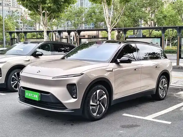 NIO ES8 2023