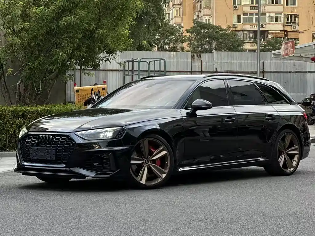 Audi RS 4 2023 — фото 1