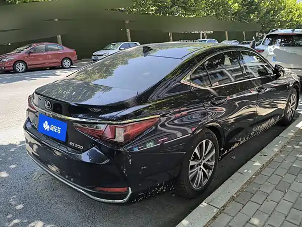 Lexus ES 2019