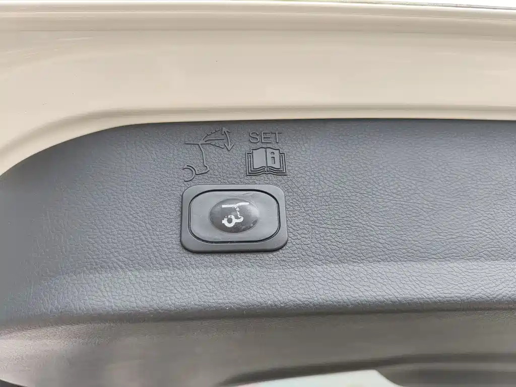Ford Kuga 2017 — фото 17