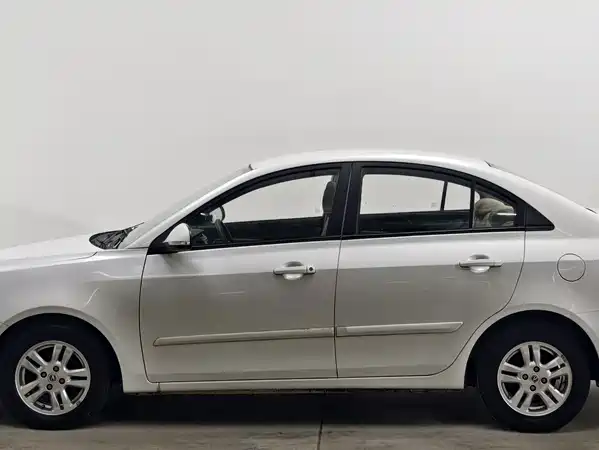 Changan Yuexiang V5 2014