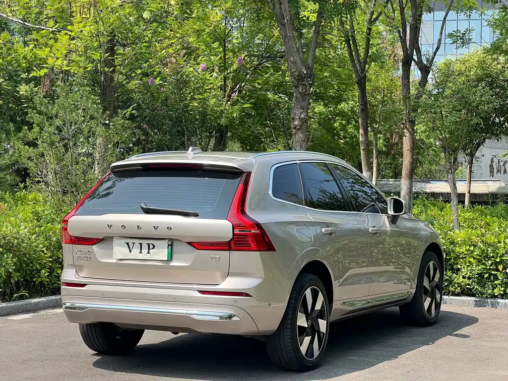 Volvo XC60 Plug-In Hybrid 2025 — фото 4