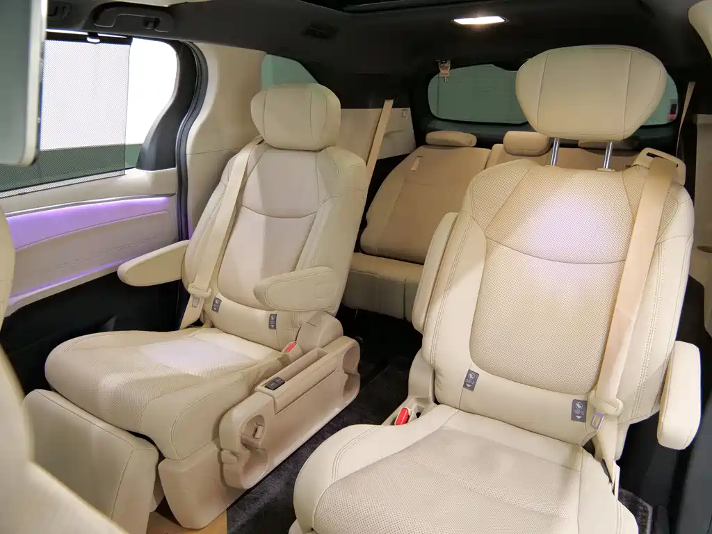 Toyota Sienna 2022 — фото 15