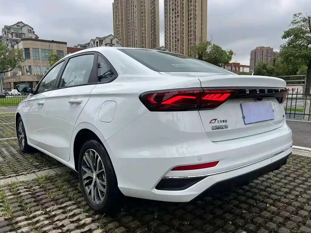 Geely Emgrand 2023