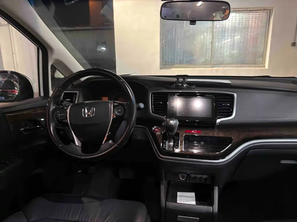Honda Odyssey 2018 — фото 16