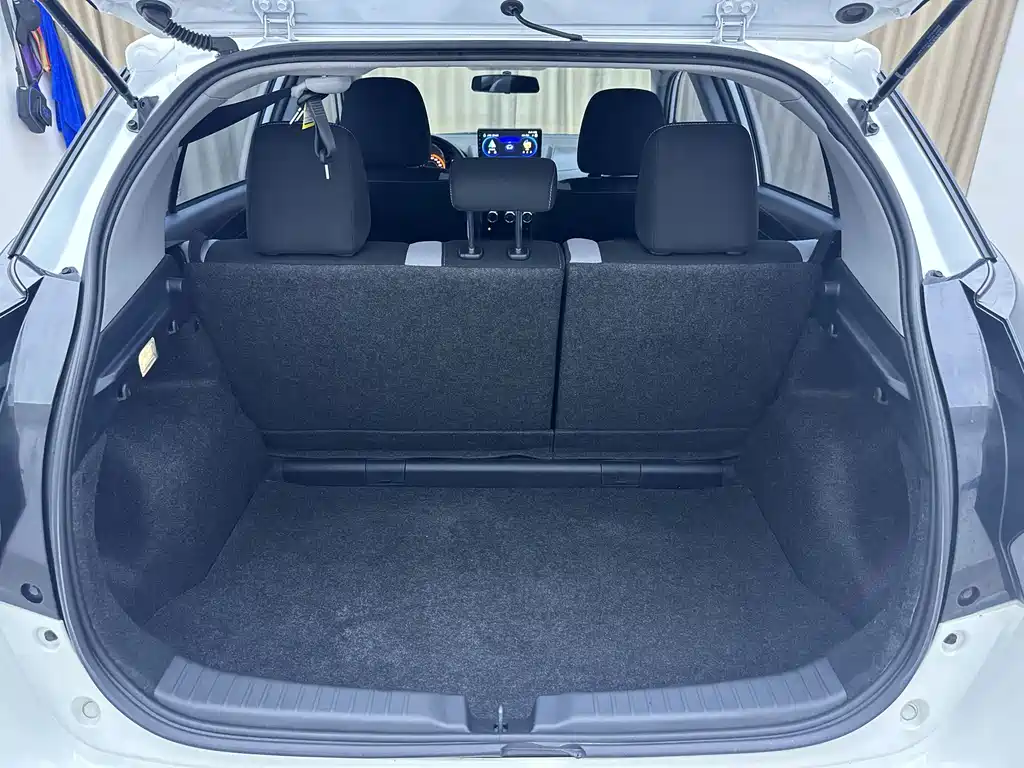 Toyota Yaris L 2022 — фото 20