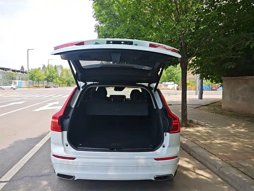 Volvo XC60 2018 — фото 19