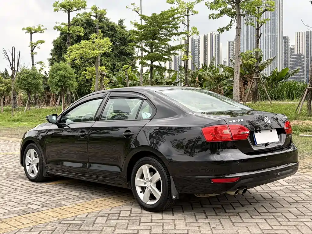 Volkswagen Sagitar 2013