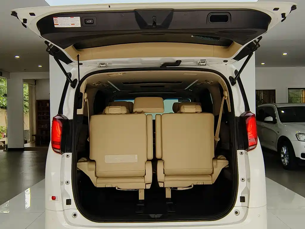 Toyota Alphard 2021 — фото 39