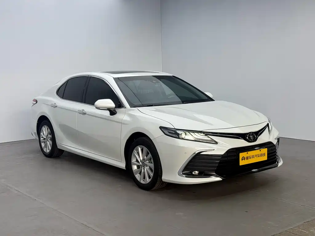 Toyota Camry 2023 — фото 3