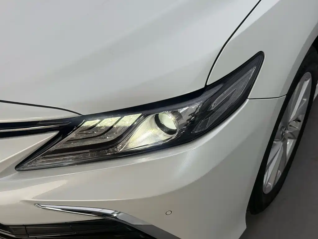 Toyota Camry 2023 — фото 9