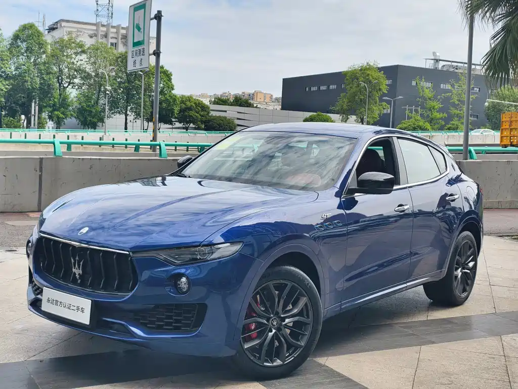 Maserati Levante — фото 1