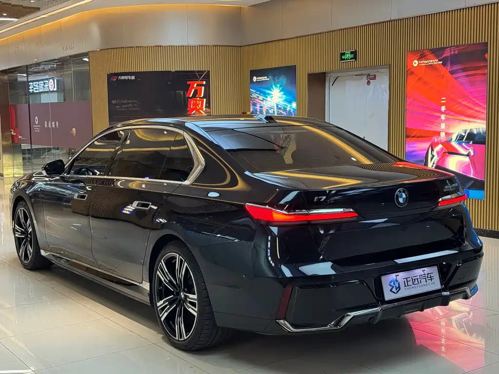 BMW i7 2023 — фото 7