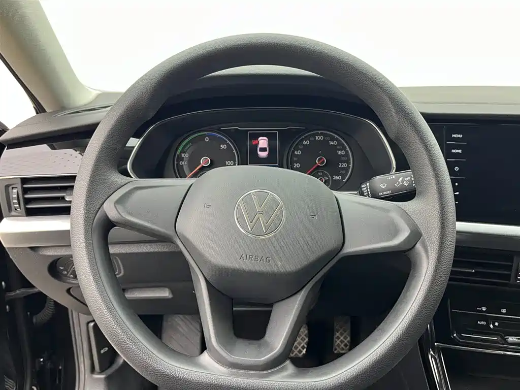 Volkswagen Passat PHEV 2022 — фото 10