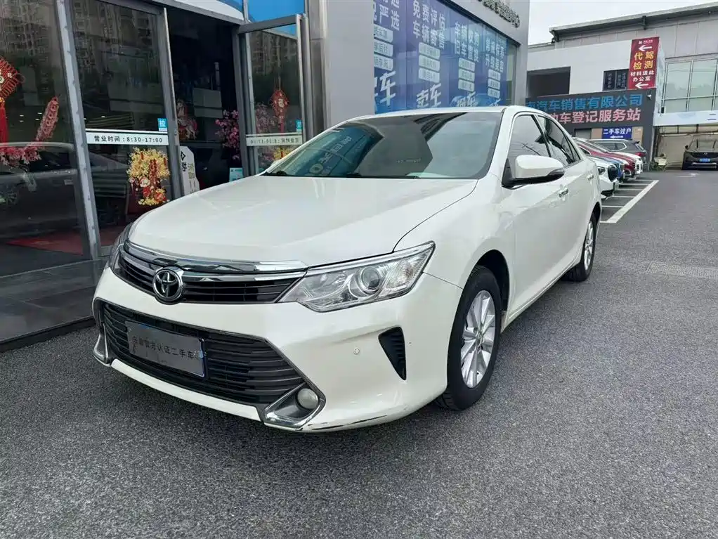 Toyota Camry 2016 — фото 1