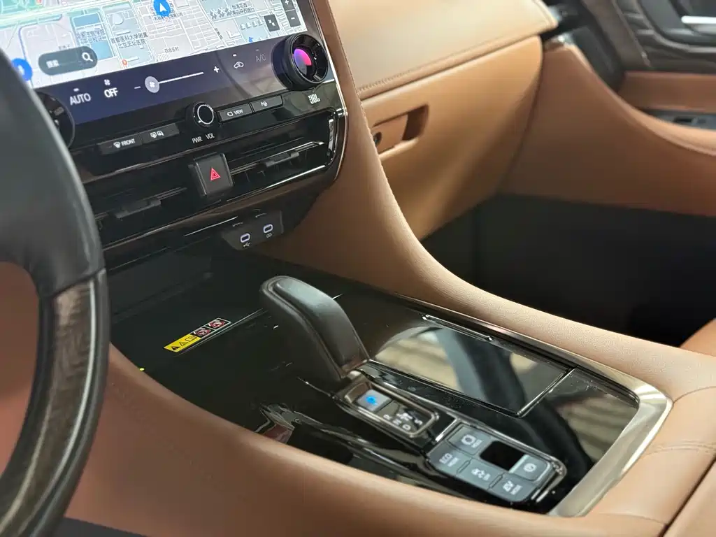 Toyota Alphard 2023 — фото 8