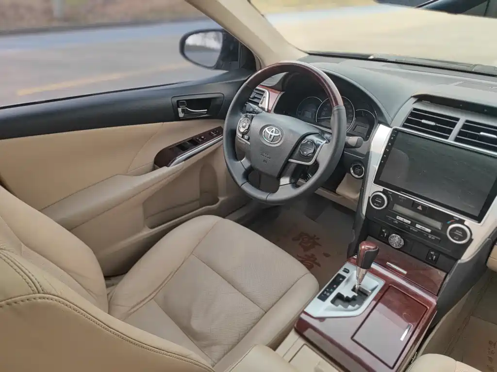 Toyota Camry 2013 — фото 14