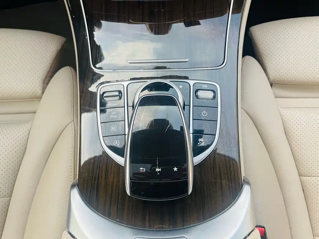 Mercedes-Benz GLC 2018 — фото 13