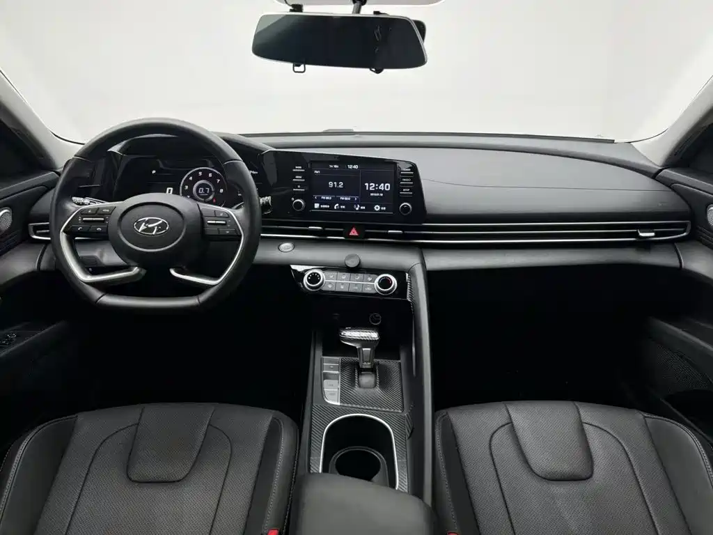 Hyundai Elantra 2022 — фото 16