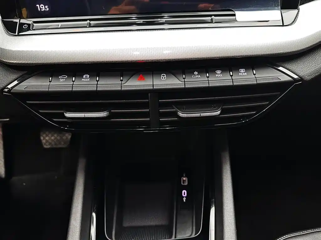 Skoda Octavia 2024 — фото 21