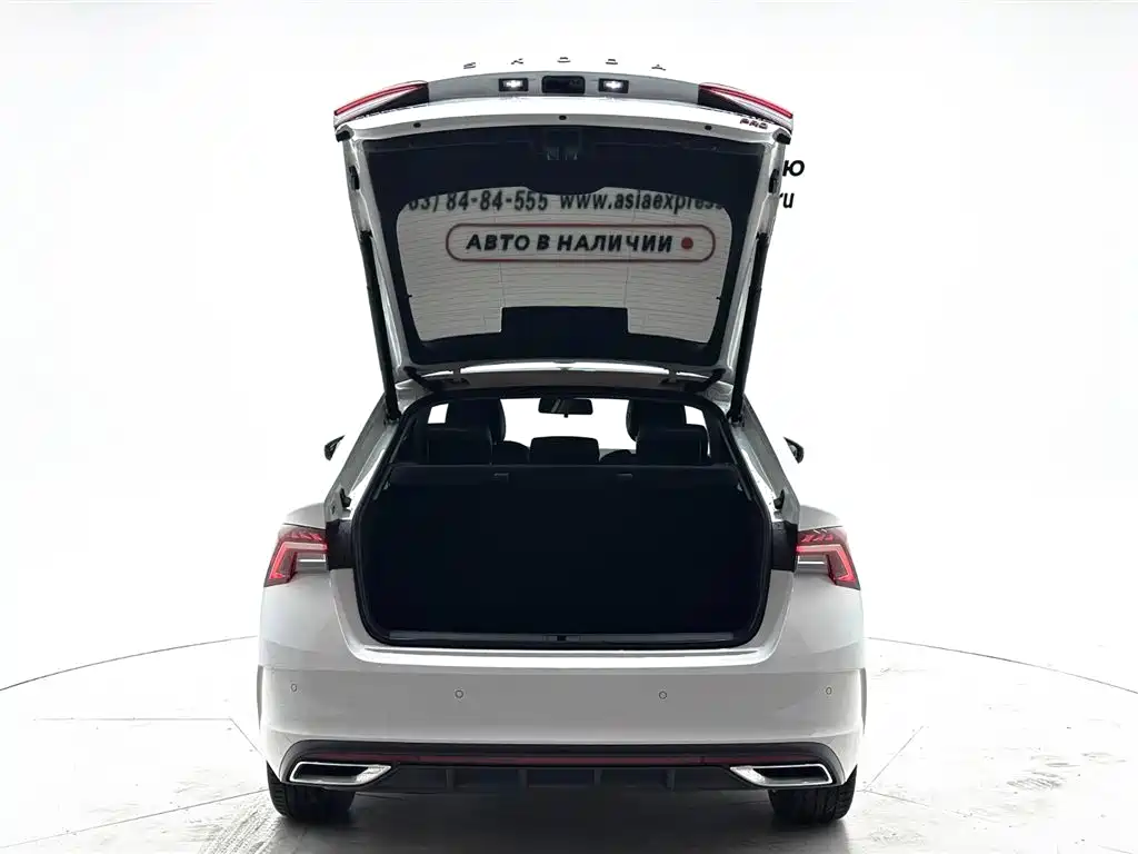 Skoda Octavia 2024 — фото 8