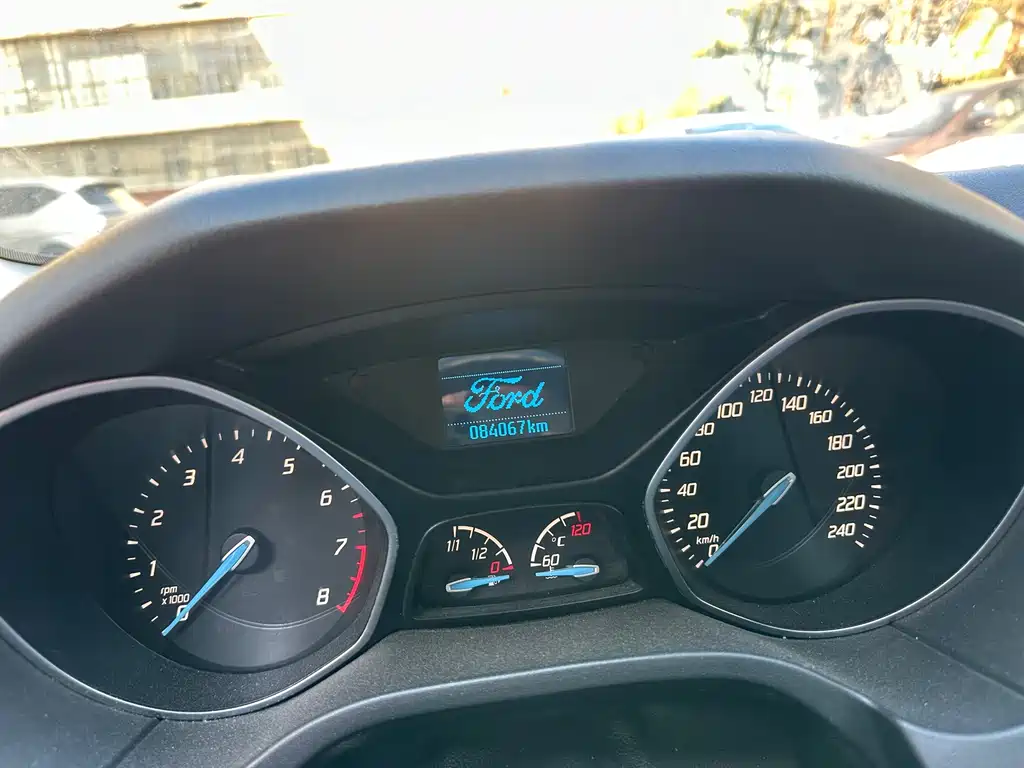 Ford Focus 2015 — фото 10