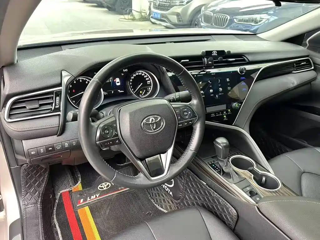 Toyota Camry 2021 — фото 4
