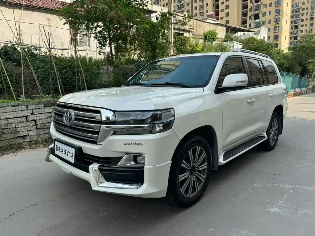 Toyota Land Cruiser 2018 — фото 1
