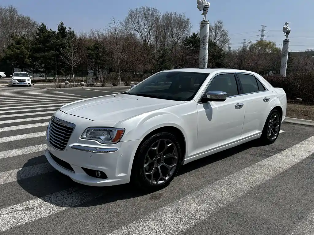 Chrysler 300C 2014 — фото 3