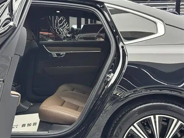 Volvo S90 Plug-In Hybrid 2022