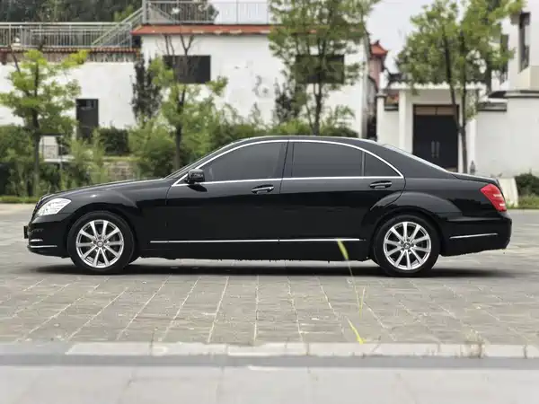 Mercedes-Benz S-Class 2012