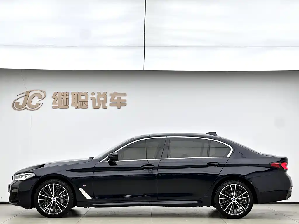 BMW 5 Series 2023 — фото 14
