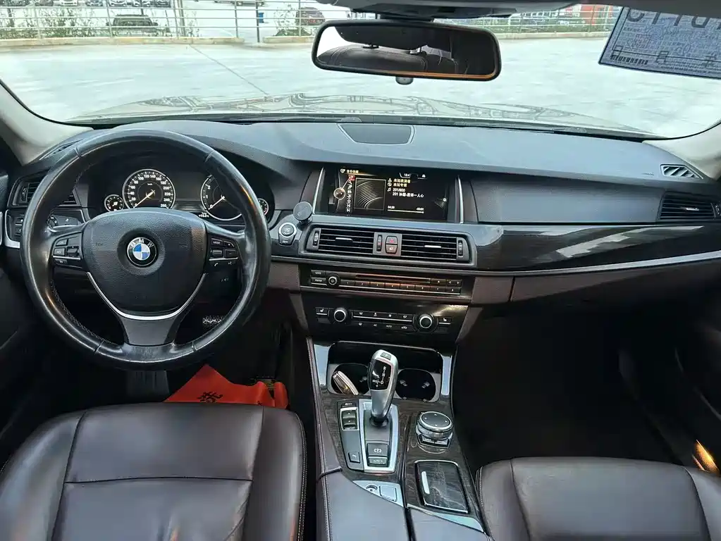 BMW 5 Series 2017 — фото 9