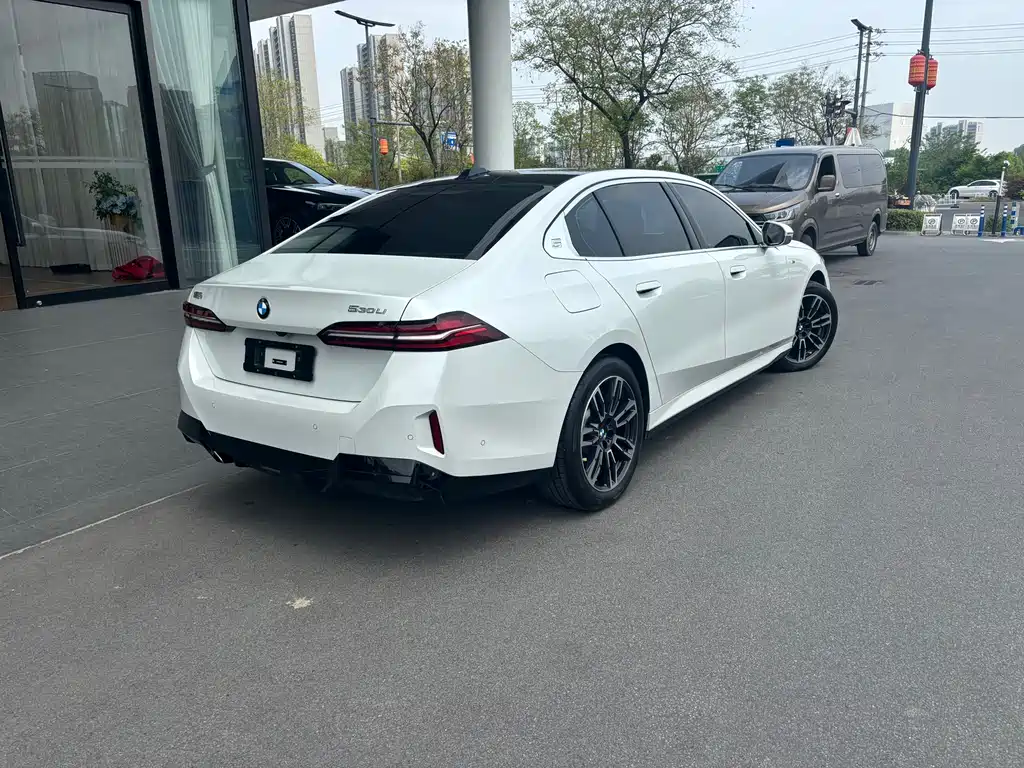 BMW 5 Series 2025