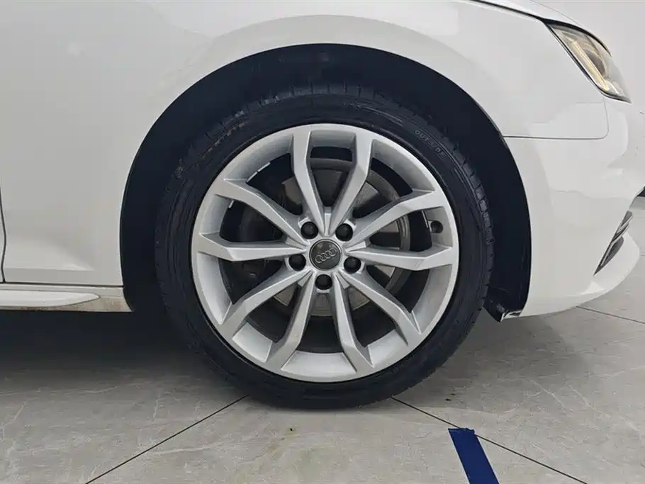 Audi A4L 2018