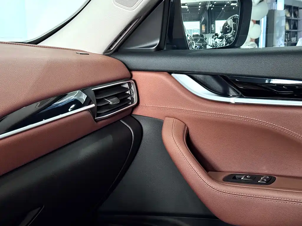 Maserati Levante 2018 — фото 25