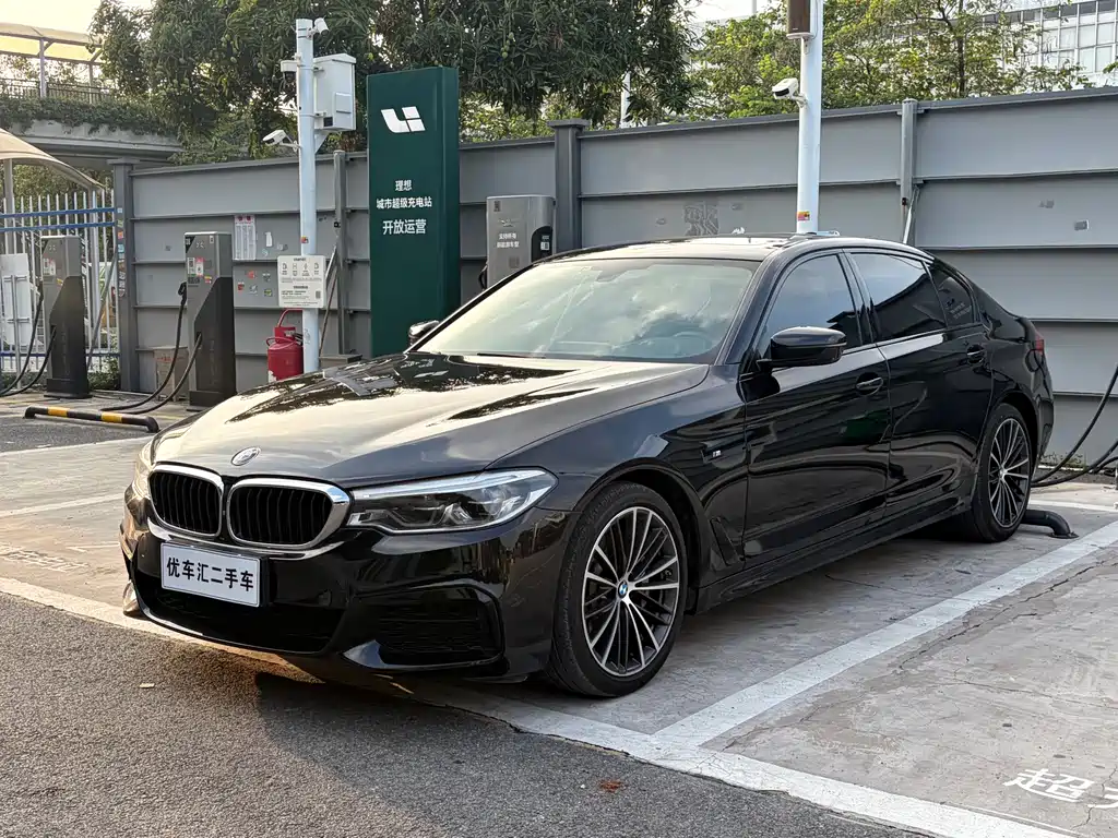 BMW 5 Series 2019 — фото 1