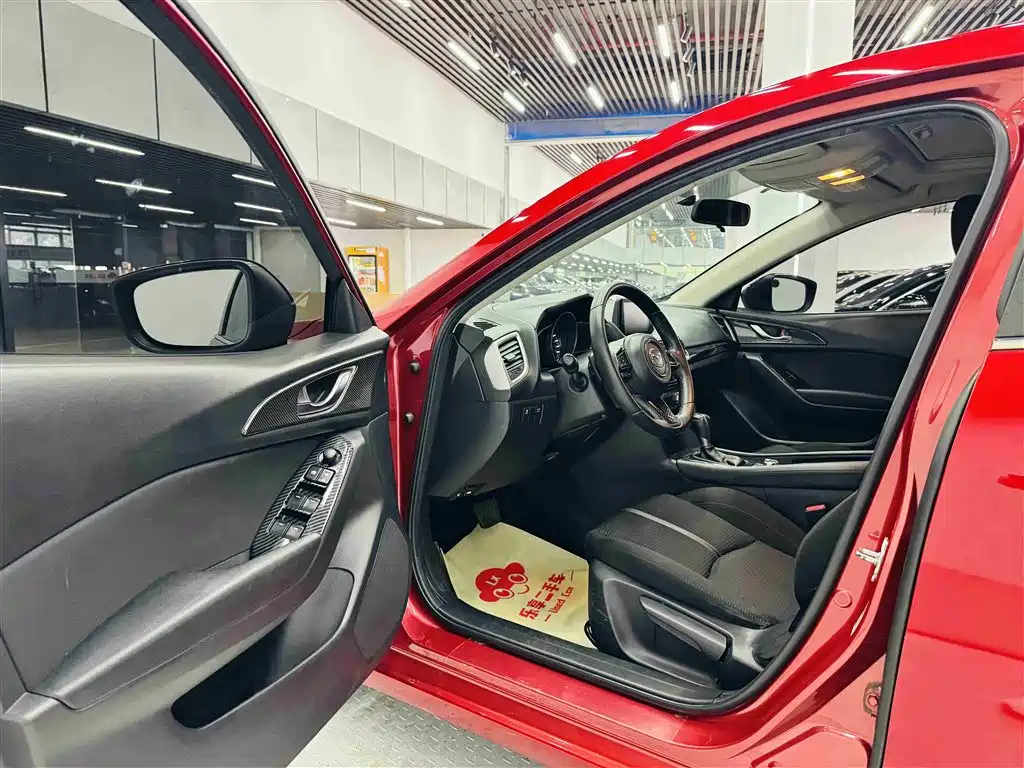 Mazda 3 Axela 2019 — фото 11
