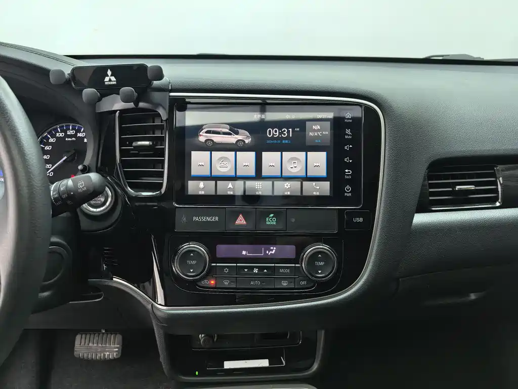 Mitsubishi Outlander 2020 — фото 15