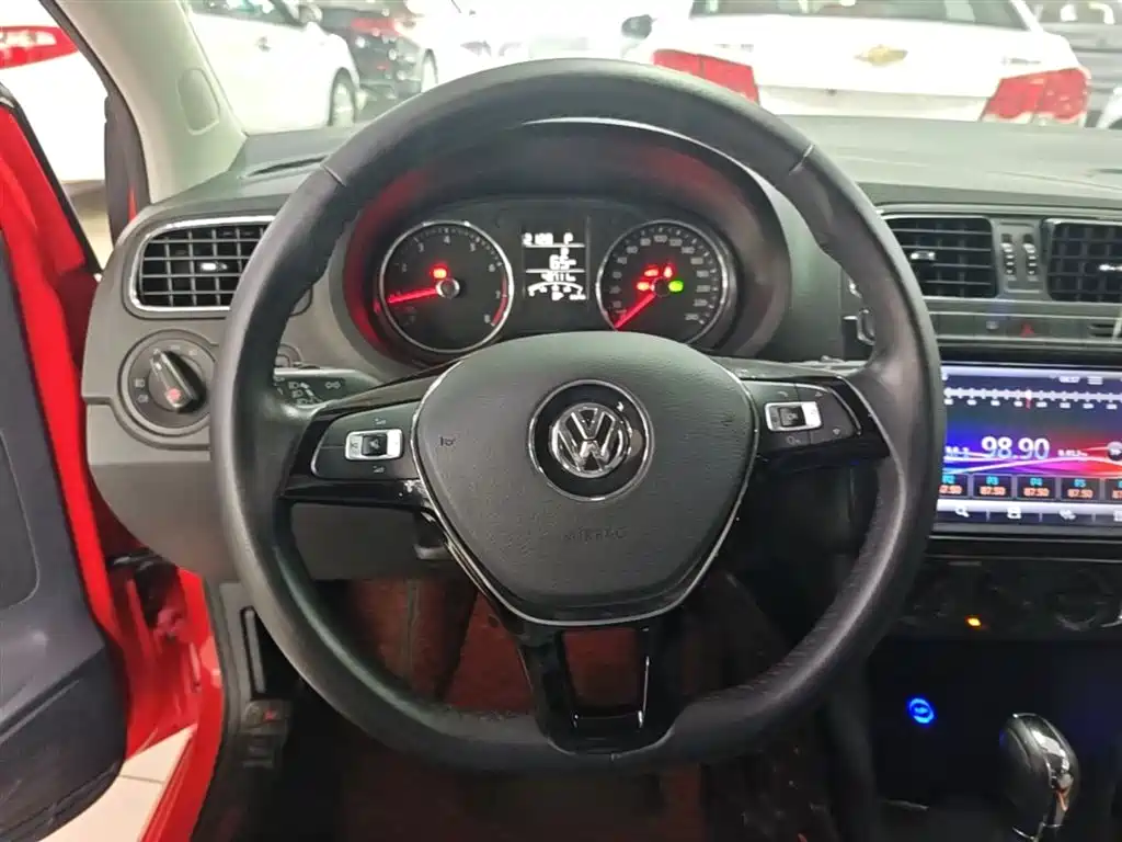 Volkswagen Polo 2017 — фото 11
