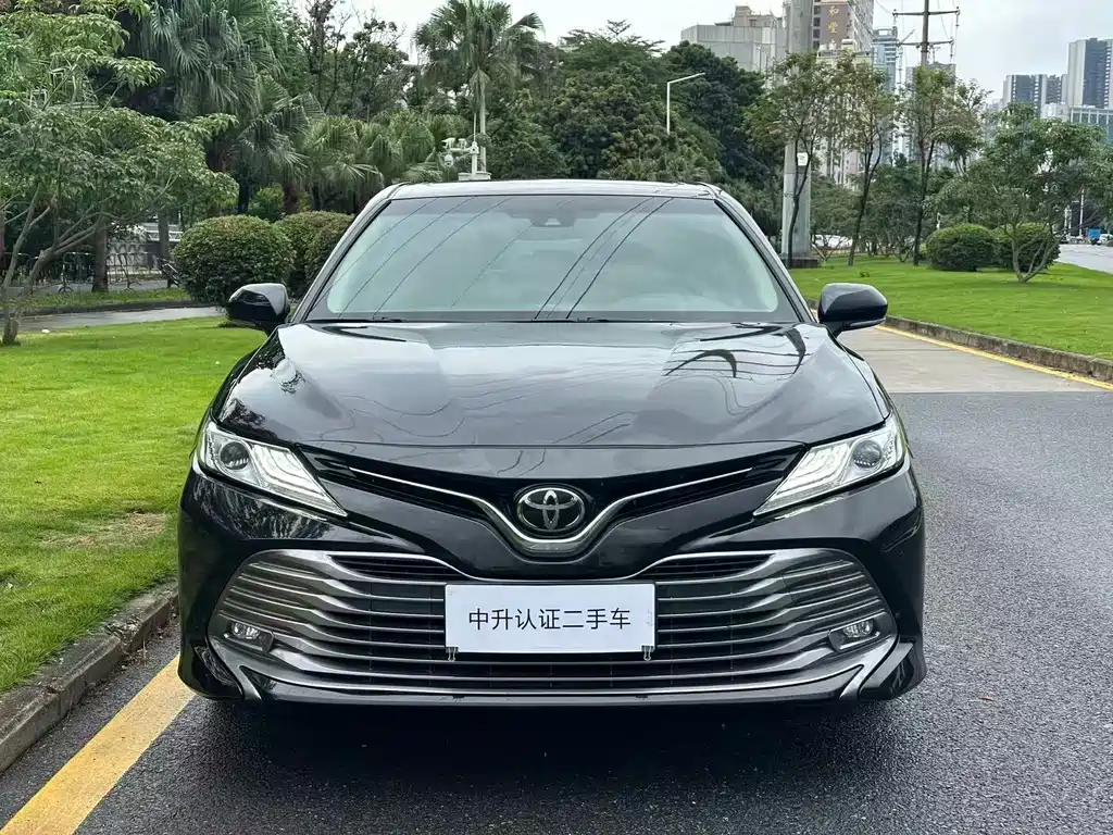 Toyota Camry 2018 — фото 2