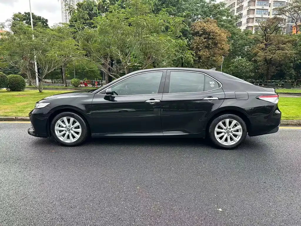 Toyota Camry 2018 — фото 5