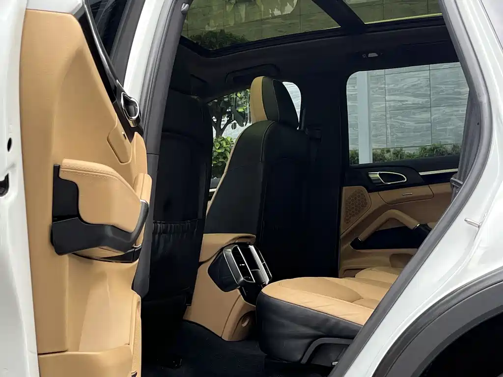 Porsche Cayenne 2016 — фото 10
