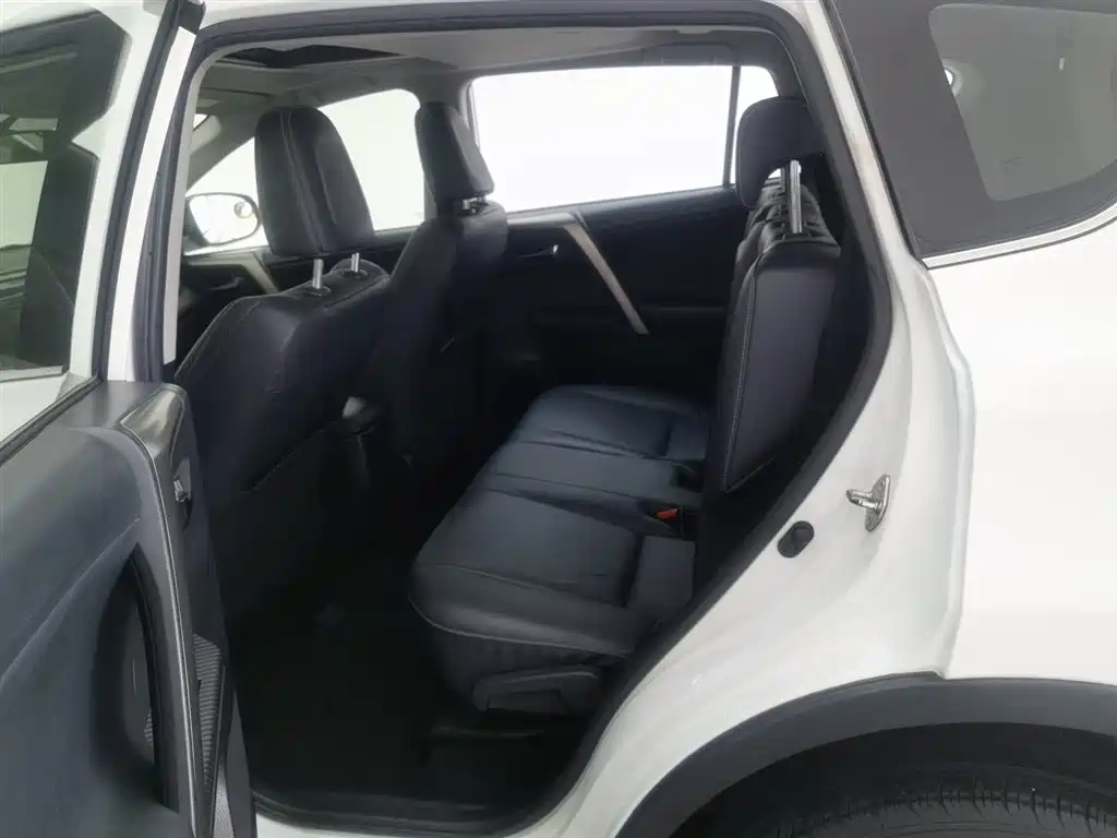 Toyota RAV4 2014 — фото 15