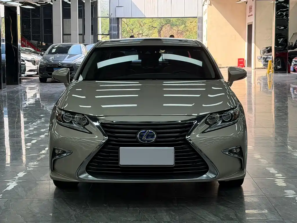 Lexus ES 2016