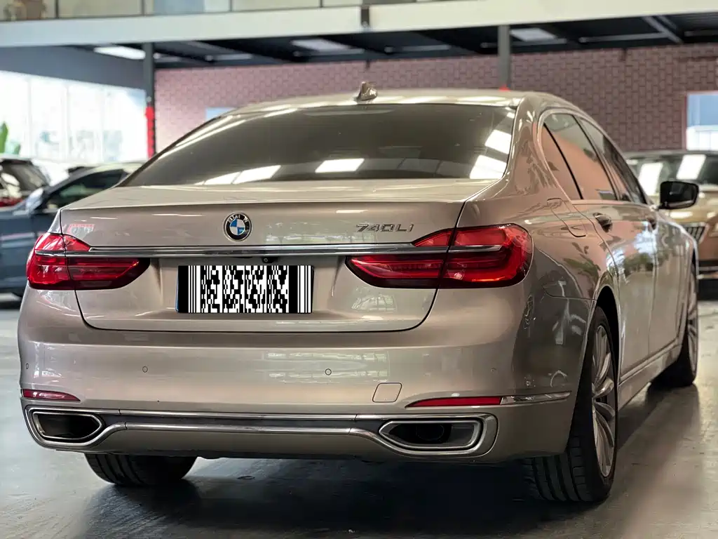 BMW 7 Series 2017 — фото 9